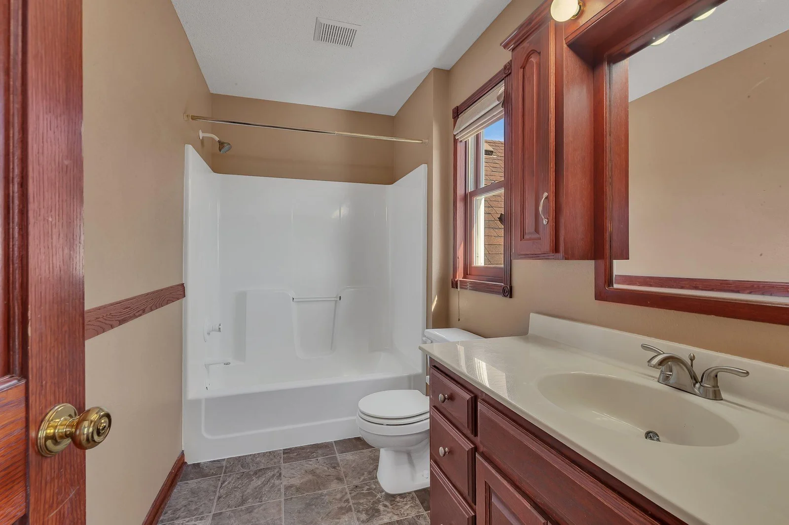 Upper level full bath