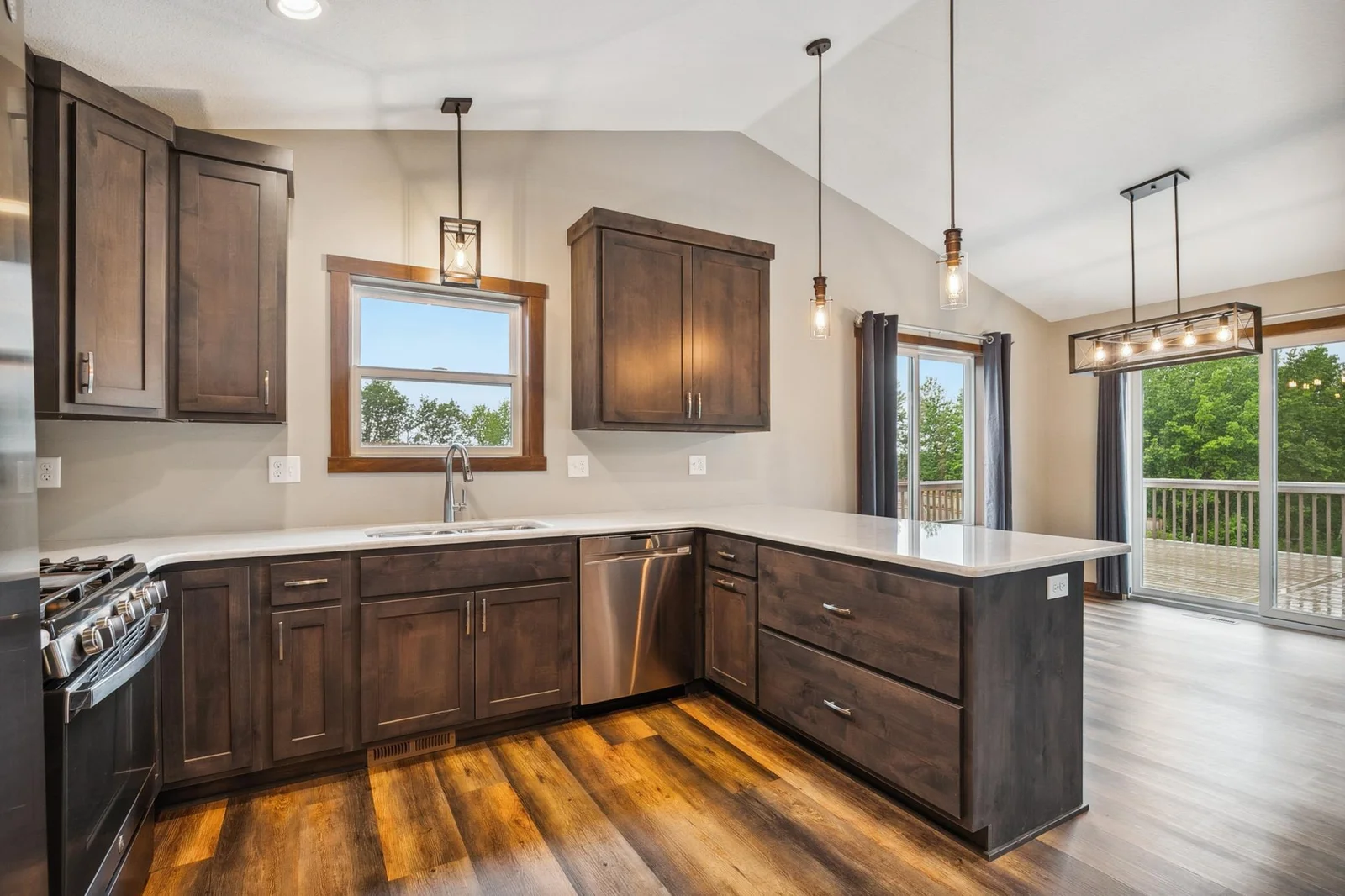 Cook, host, and connect, all with nature as your backdrop.