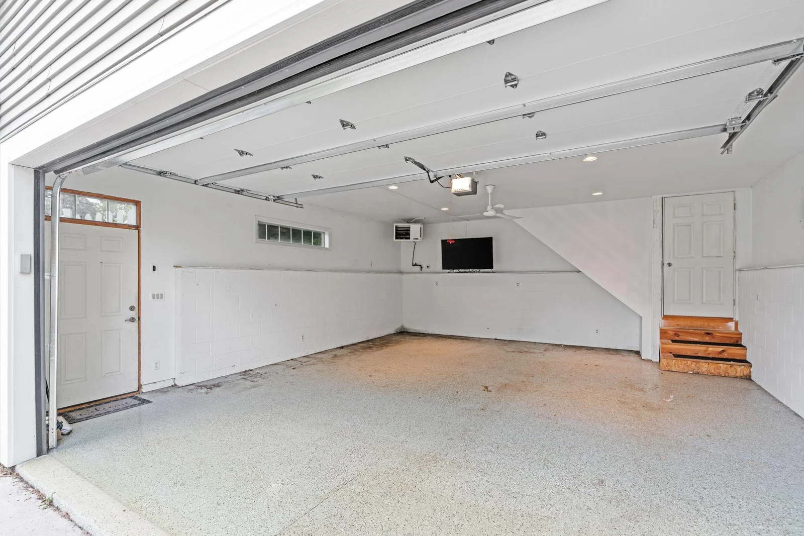 52-web-or-mls-638 7th St-52.jpg