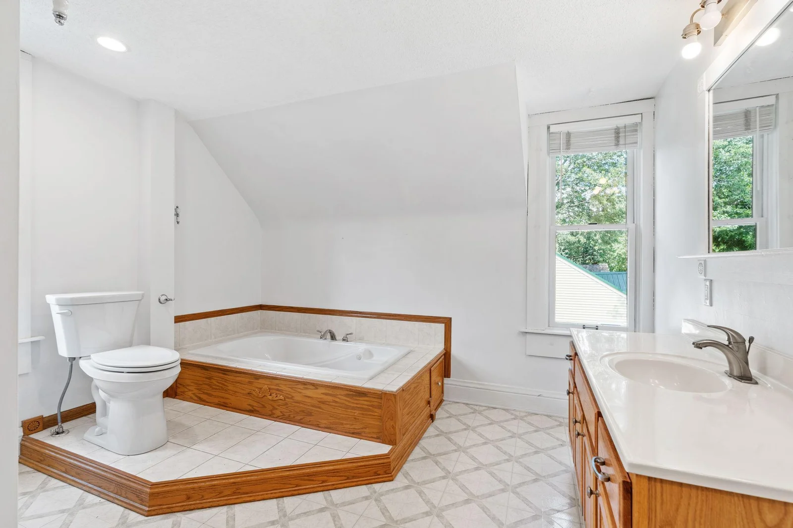41-web-or-mls-638 7th St-41.jpg