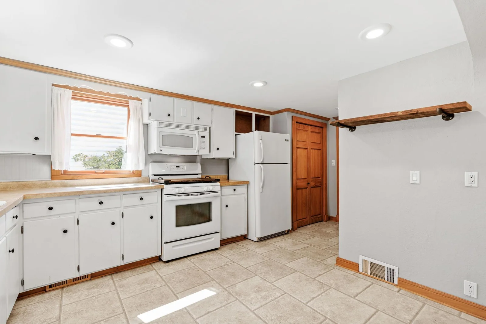 25-web-or-mls-638 7th St-25.jpg