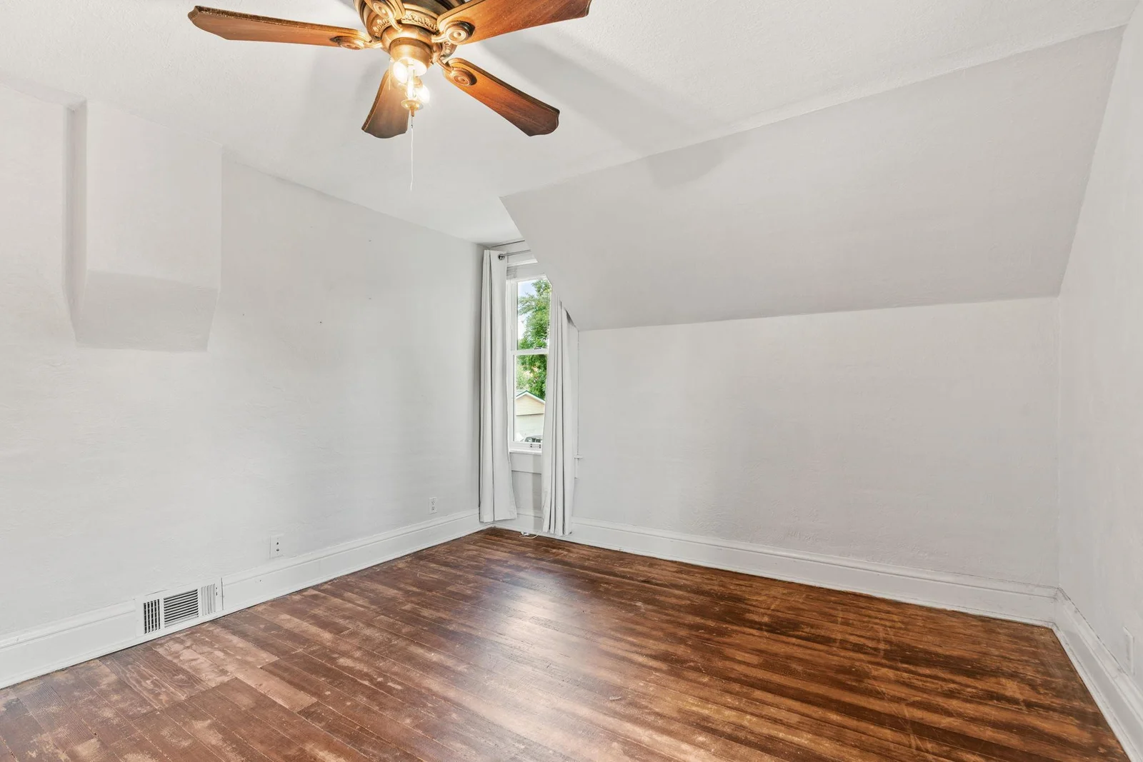 37-web-or-mls-638 7th St-37.jpg