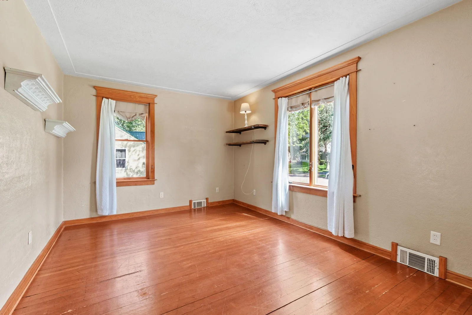 29-web-or-mls-638 7th St-29.jpg