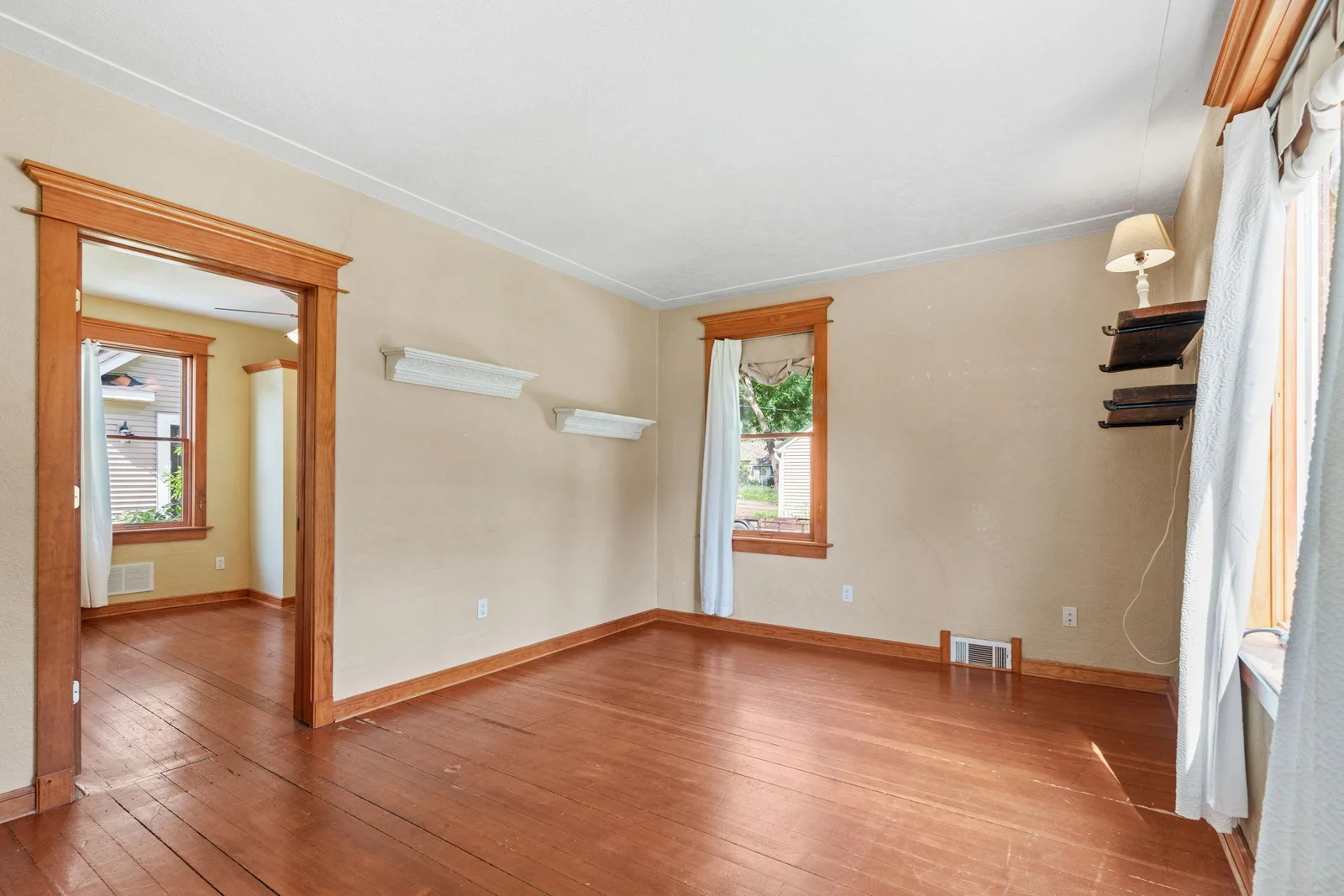 30-web-or-mls-638 7th St-30.jpg