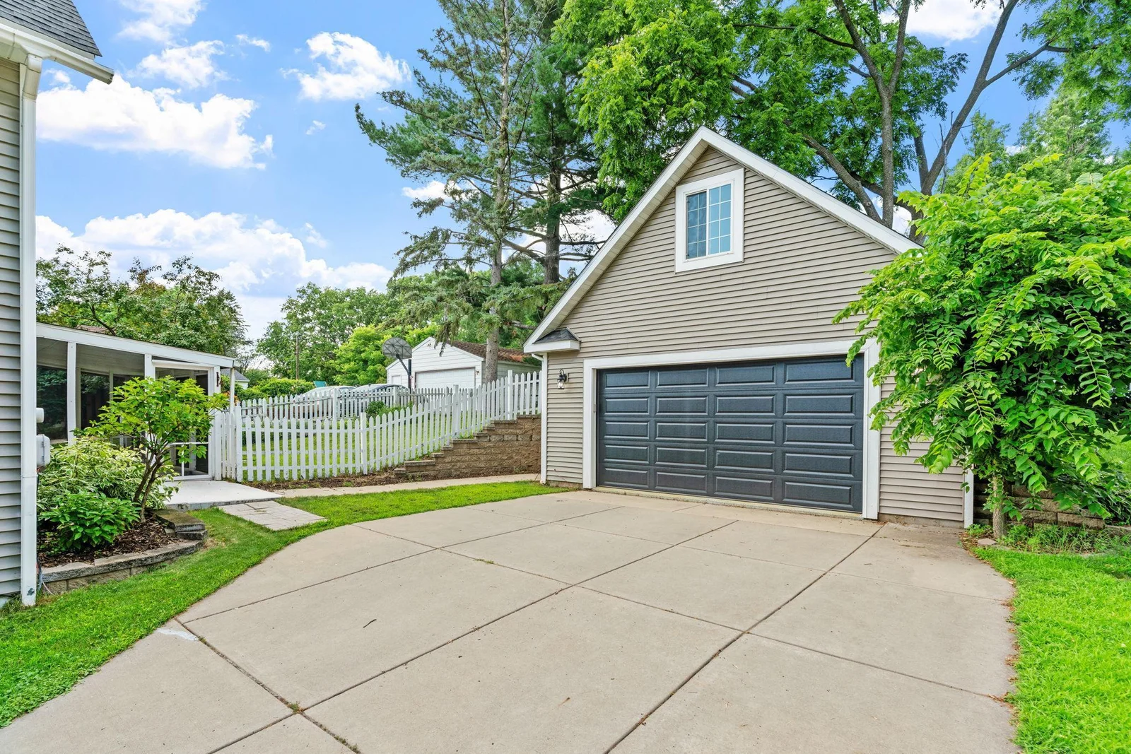 5-web-or-mls-638 7th St-5.jpg