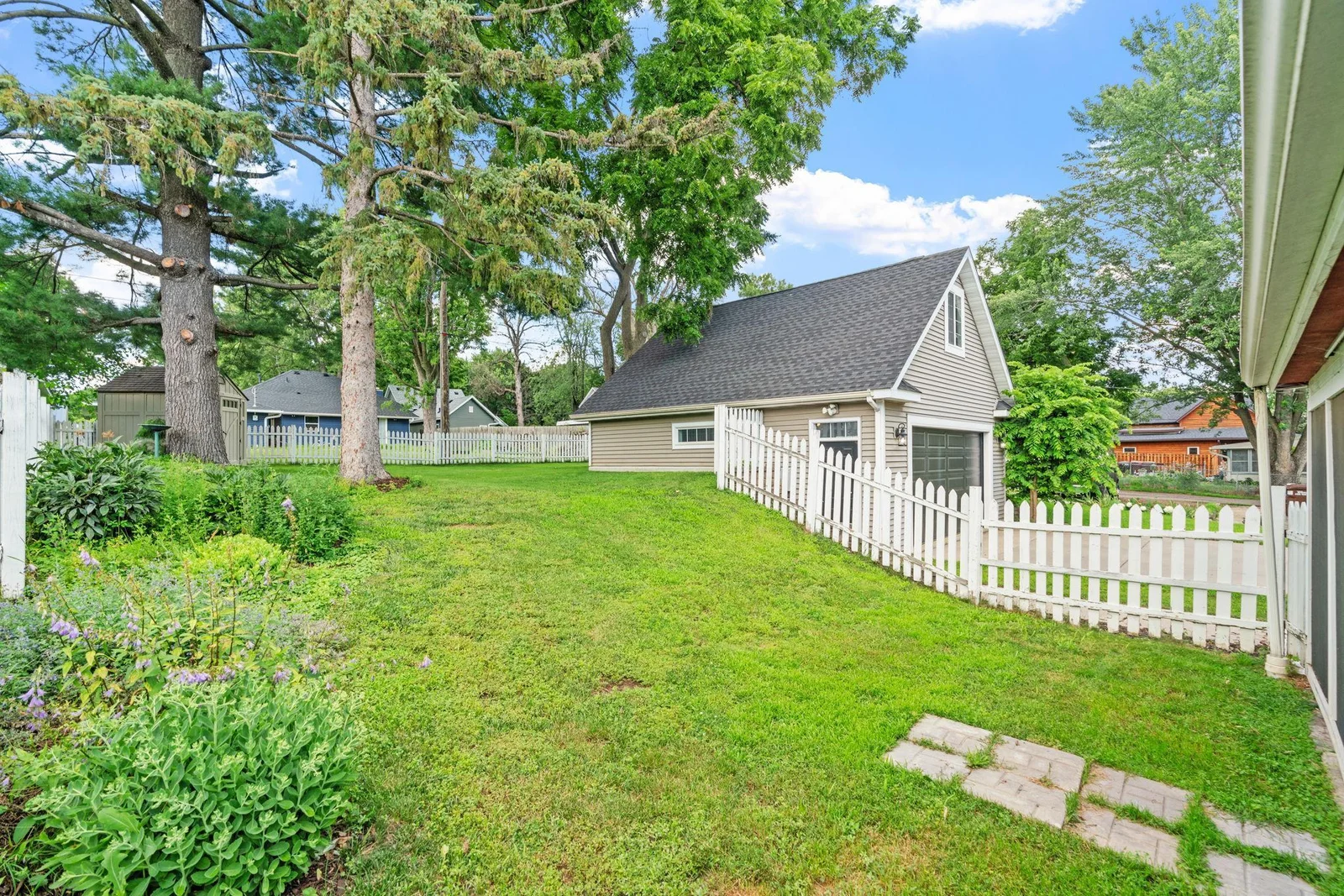 12-web-or-mls-638 7th St-12.jpg