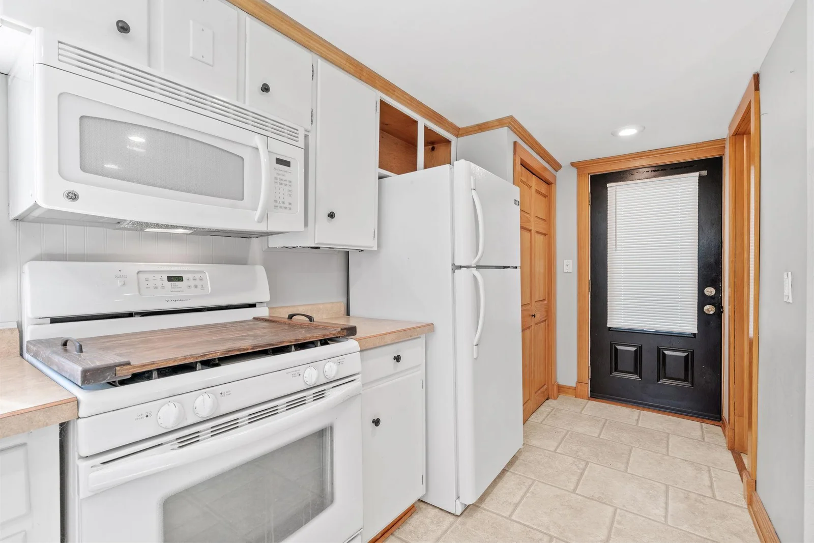 27-web-or-mls-638 7th St-27.jpg