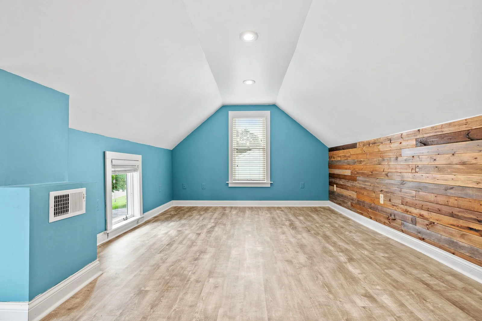 38-web-or-mls-638 7th St-38.jpg