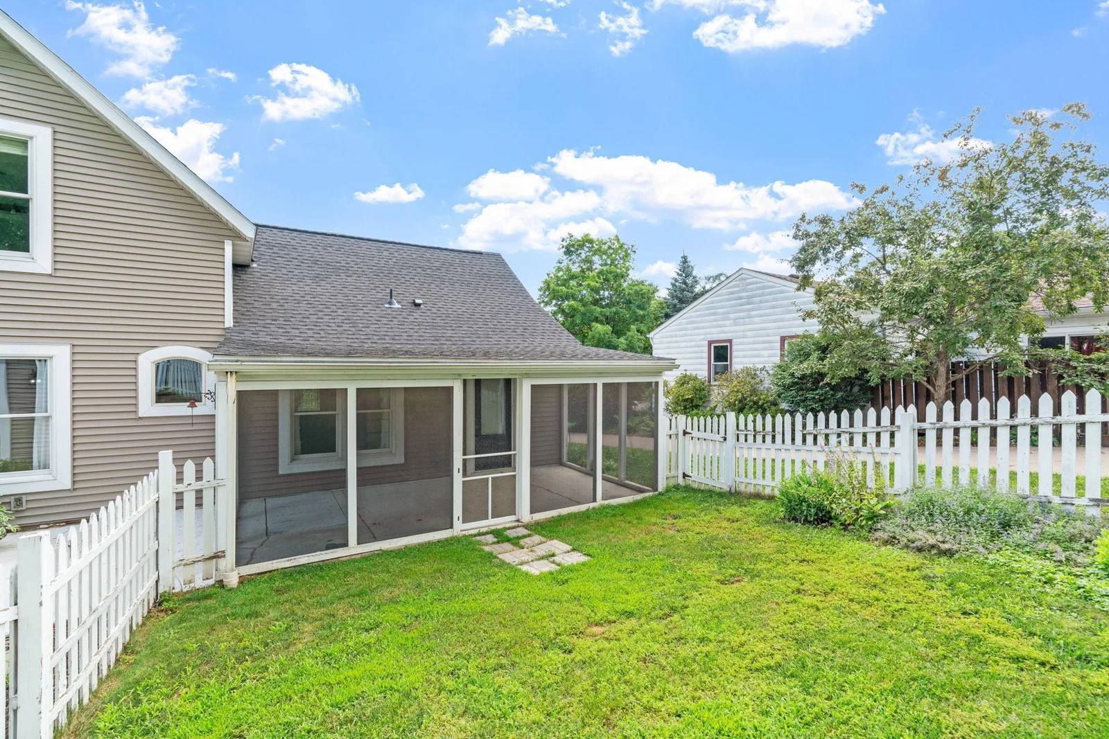 19-web-or-mls-638 7th St-19.jpg