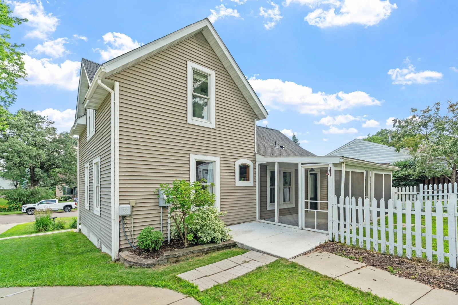 7-web-or-mls-638 7th St-7.jpg