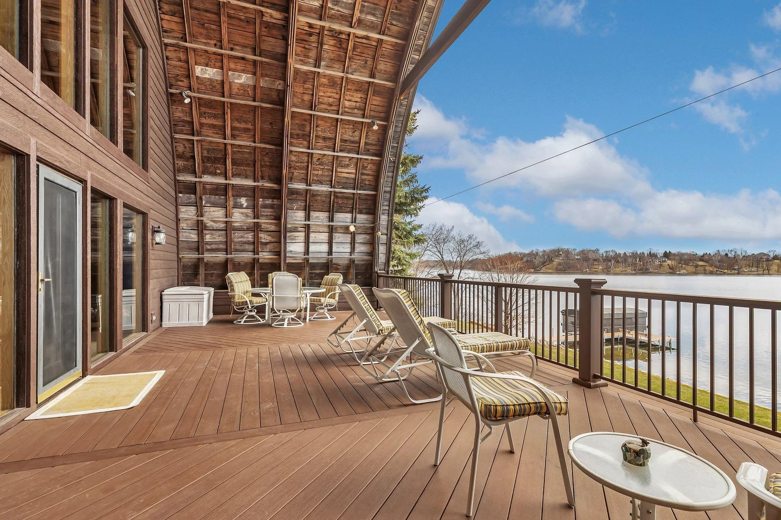 Oversized deck = front-row seats to sunsets.
