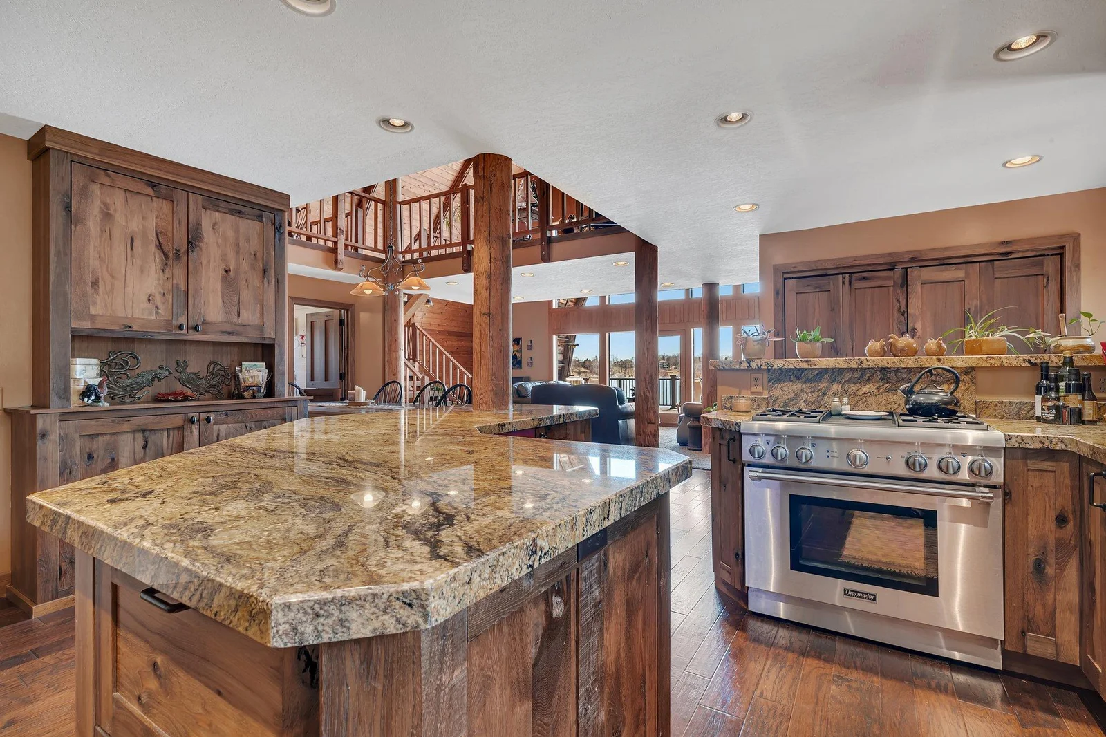 Where lake days meet luxury living.