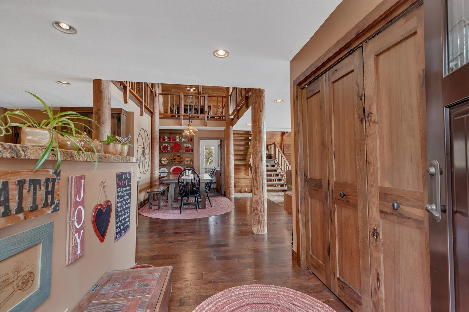A floor plan that flows like the lake.