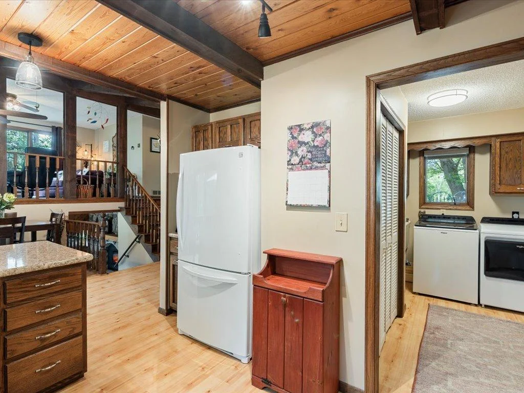 Laundry room|Mud room off garage