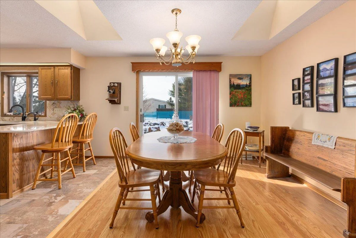 09-Dining Room.jpg