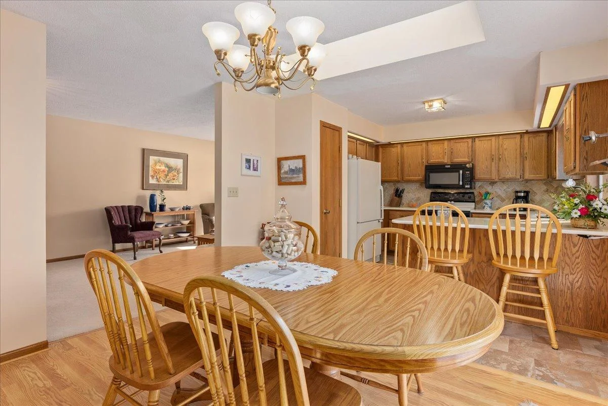 05-Dining Room.jpg