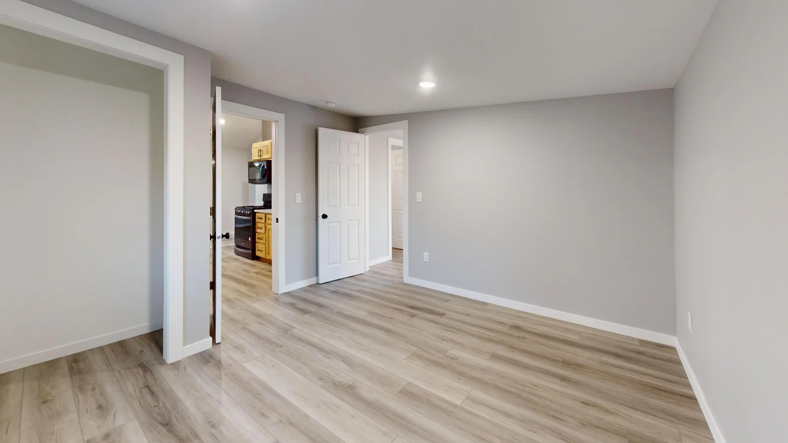 15216-E-Munson-Bedroom.jpg