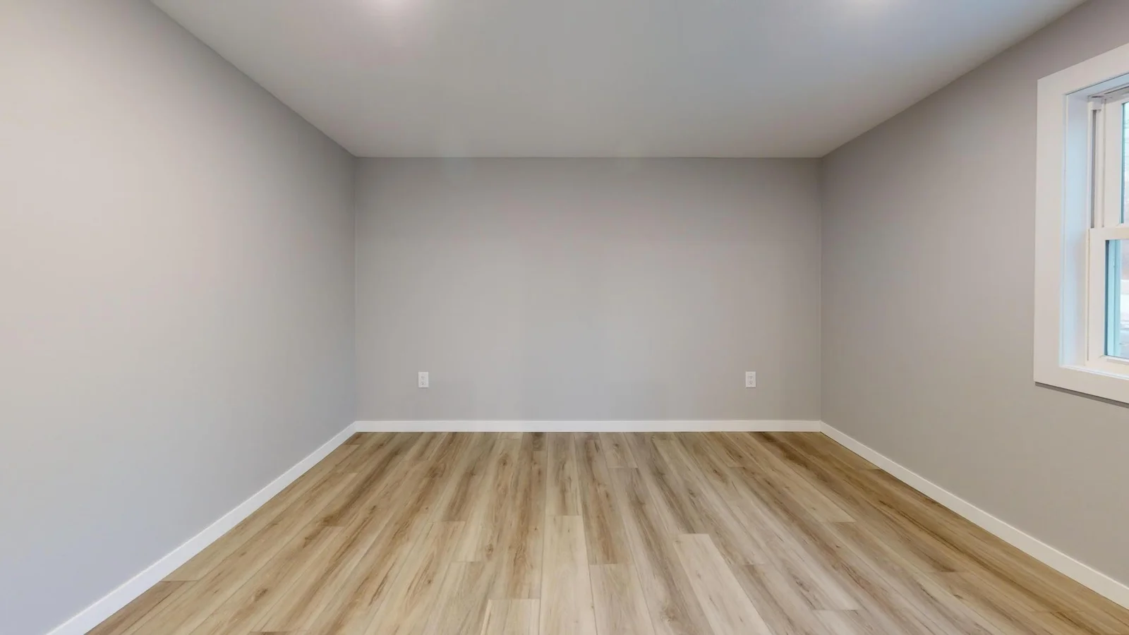 15216-E-Munson-Bedroom 1.jpg