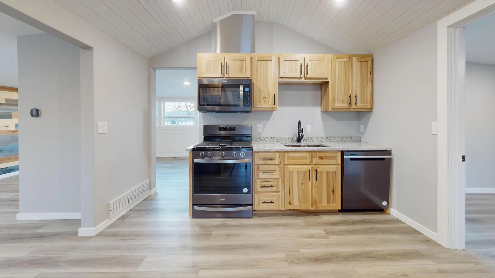 15216-E-Munson-Kitchen 1.jpg