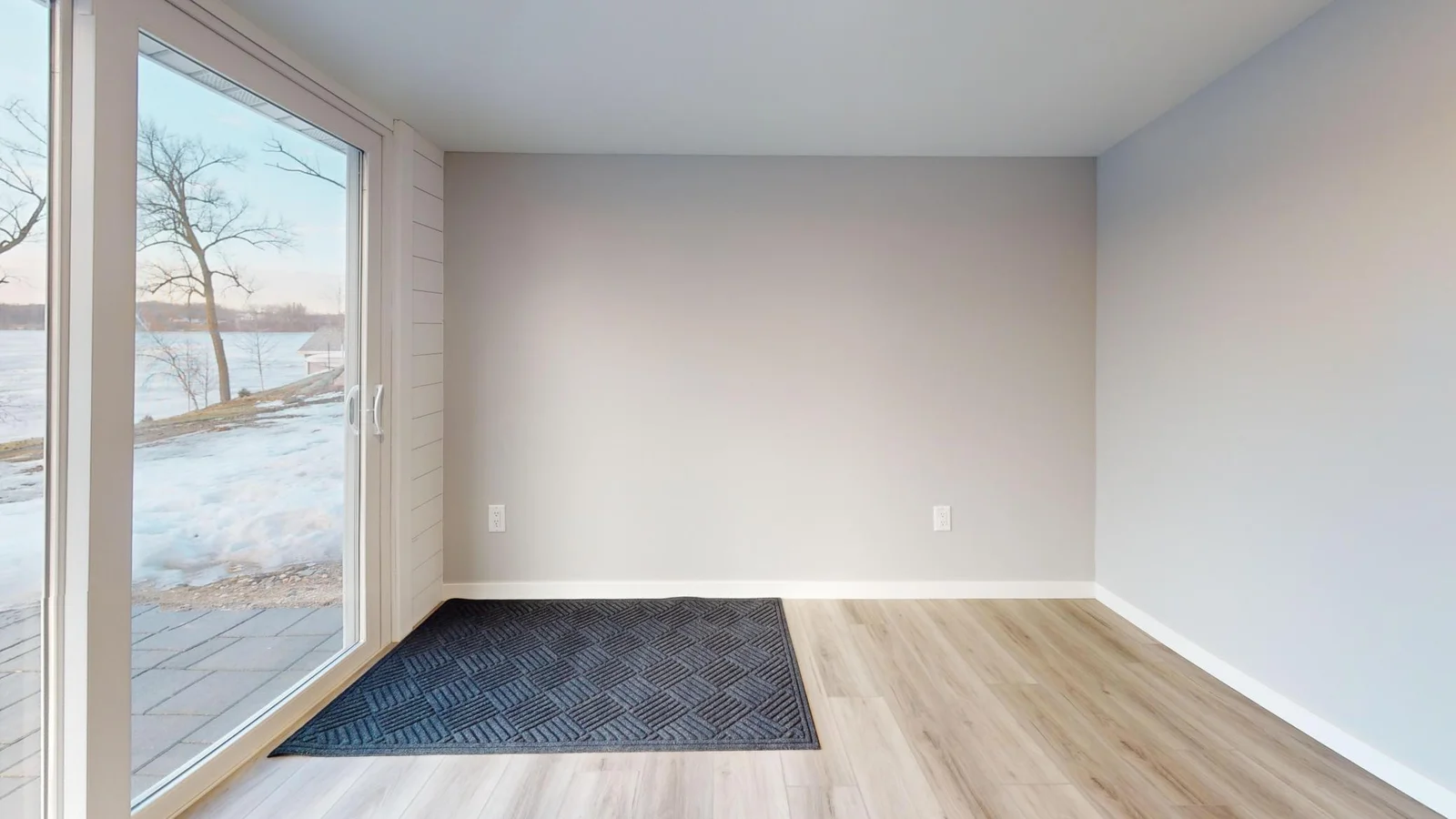 15216-E-Munson-Living-Room 1.jpg