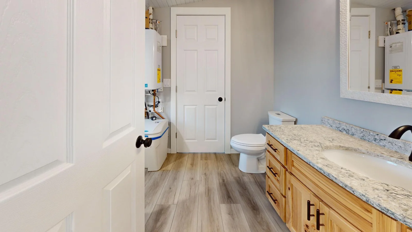 15216-E-Munson-Bathroom.jpg
