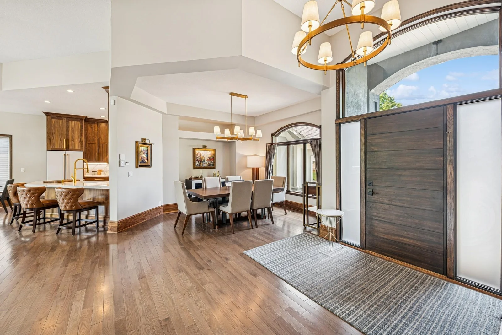 Spacious Entrance