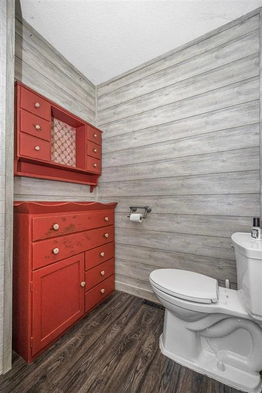 Bathroom upper level