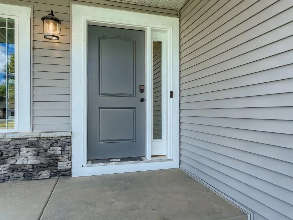 Photos of similar model, some optional features may be shown