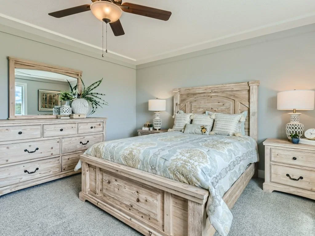 ?Photos of similar model, some optional features may be shown
