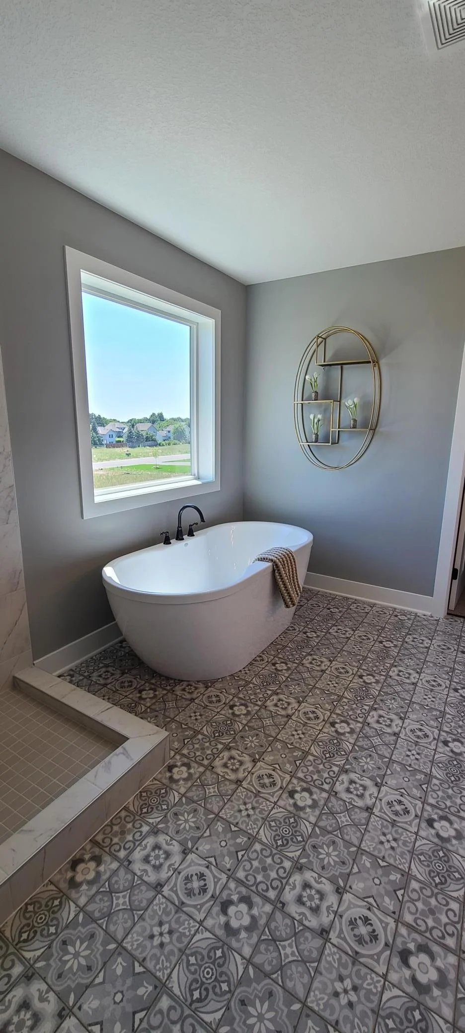 Photos of similar model, some optional features may be shown