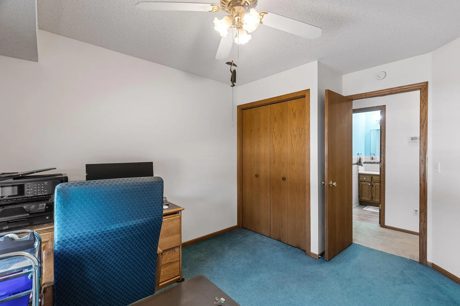 Upper level full bathroom