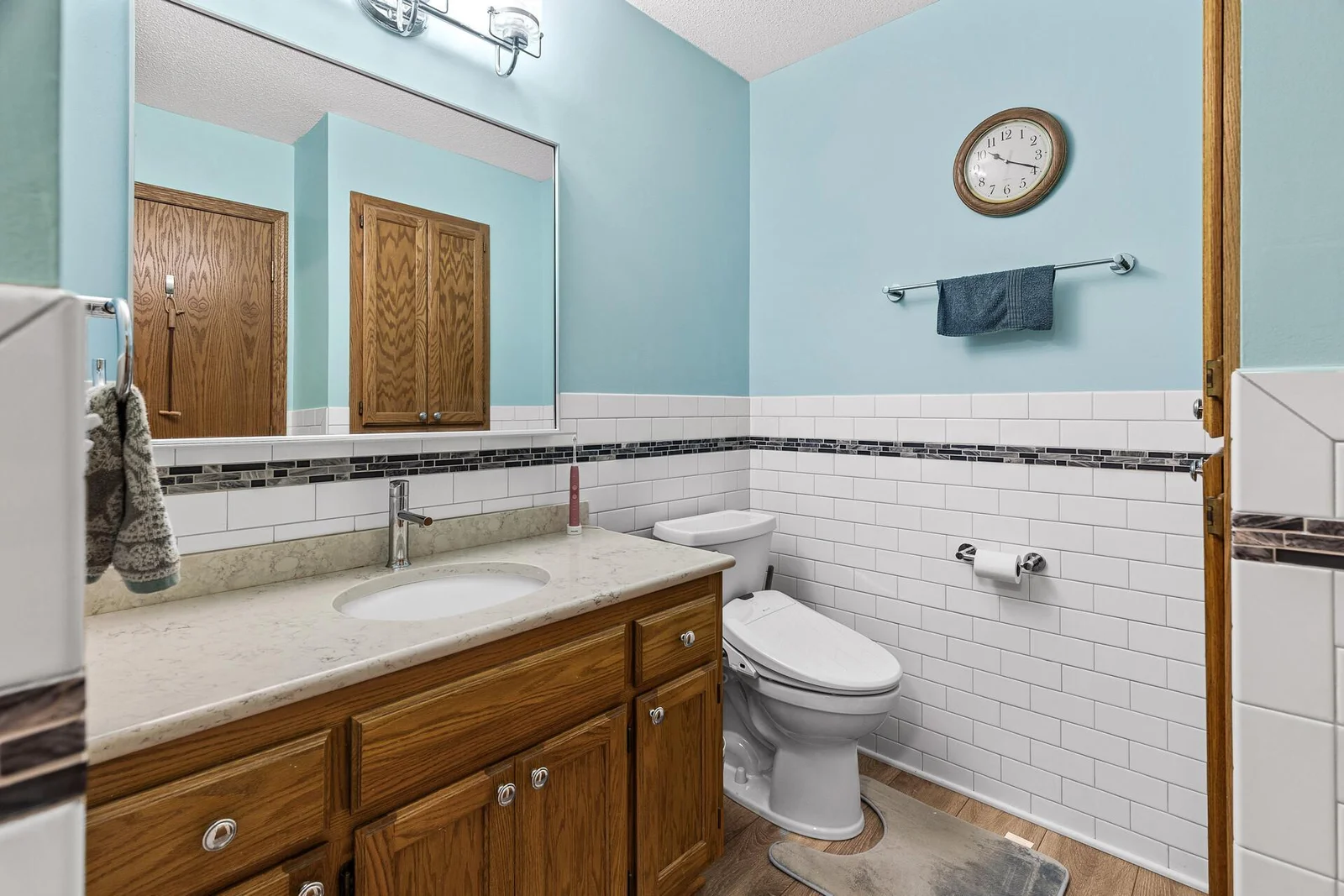 Upper level full bathroom