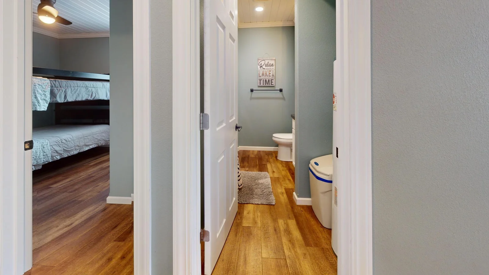 27096-Little-Floyd-Lake-Rd-Bathroom.jpg