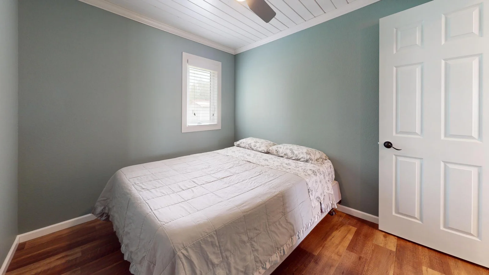 27096-Little-Floyd-Lake-Rd-Bedroom 2.jpg