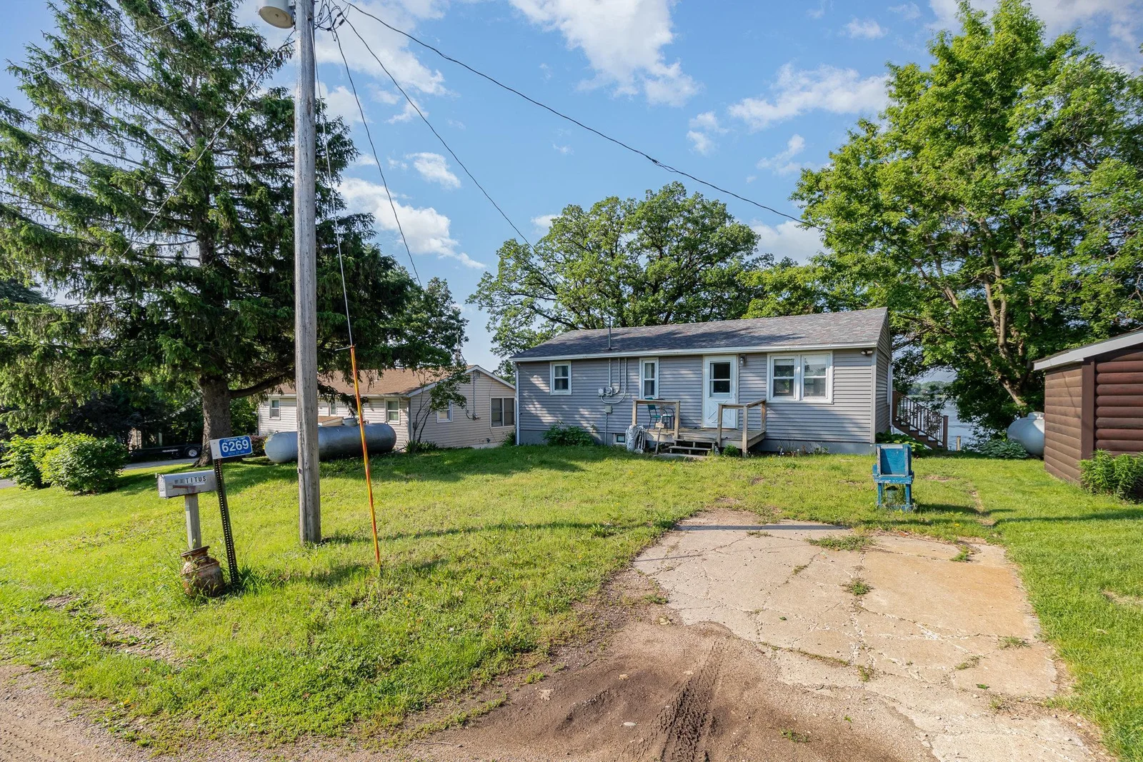 3 bedroom cabin close to the cities!