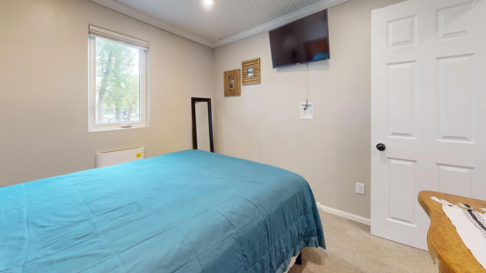 27096-Little-Floyd-Lake-Rd-Bedroom.jpg