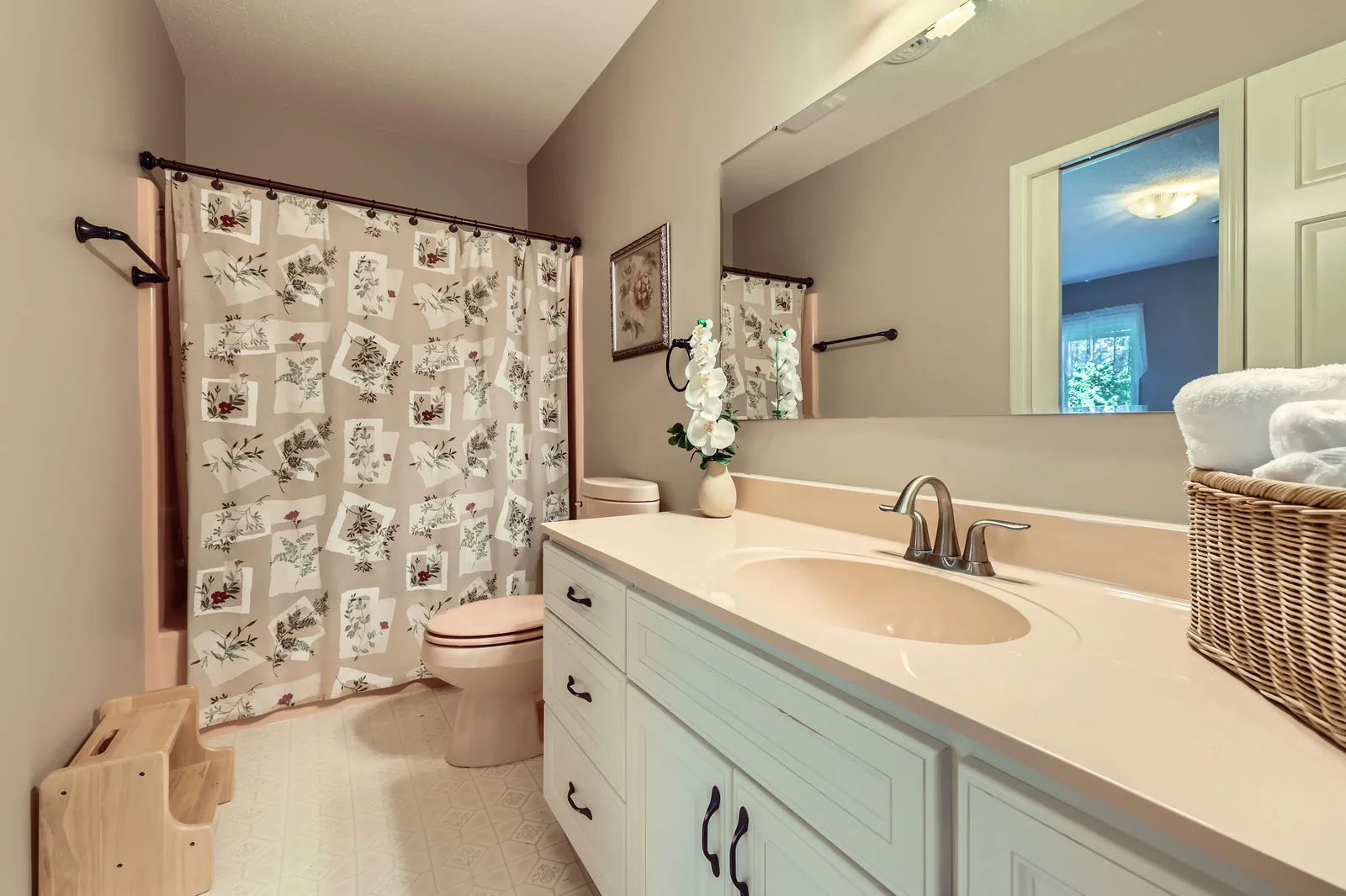 9739 Bjorkman Lane - Web Quality - 051 - 61 2nd Floor Bathroom.png