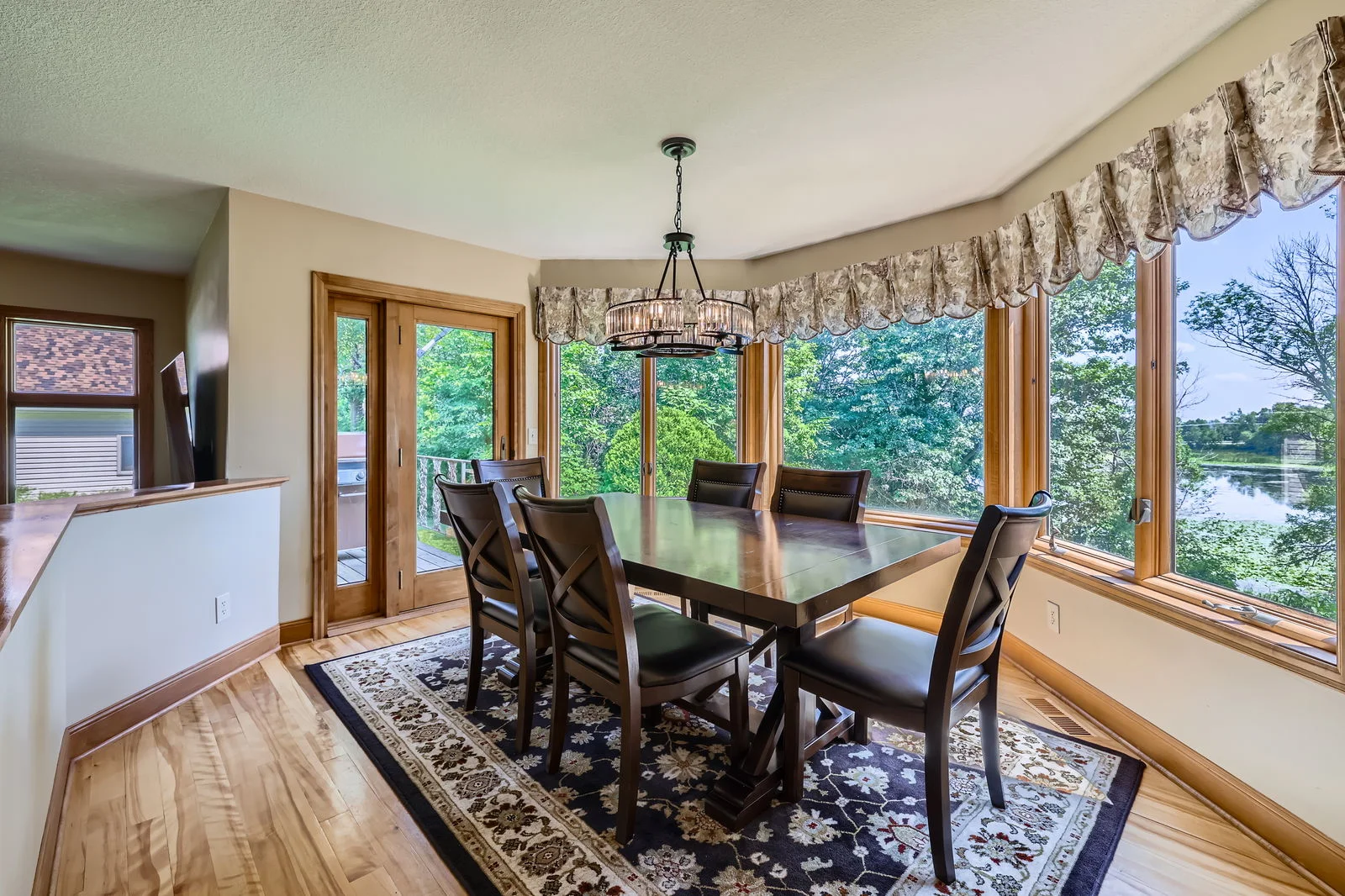 9739 Bjorkman Lane - Web Quality - 033 - 31 Breakfast Area.png
