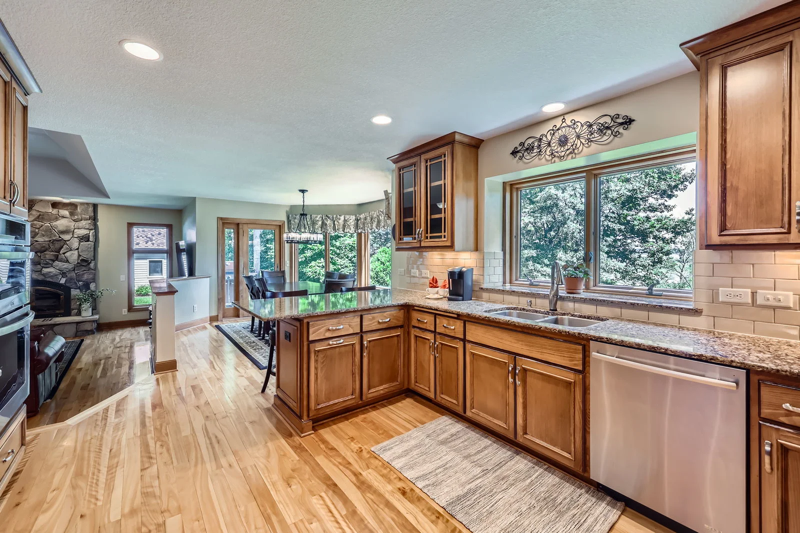 9739 Bjorkman Lane - Web Quality - 029 - 27 Kitchen.png