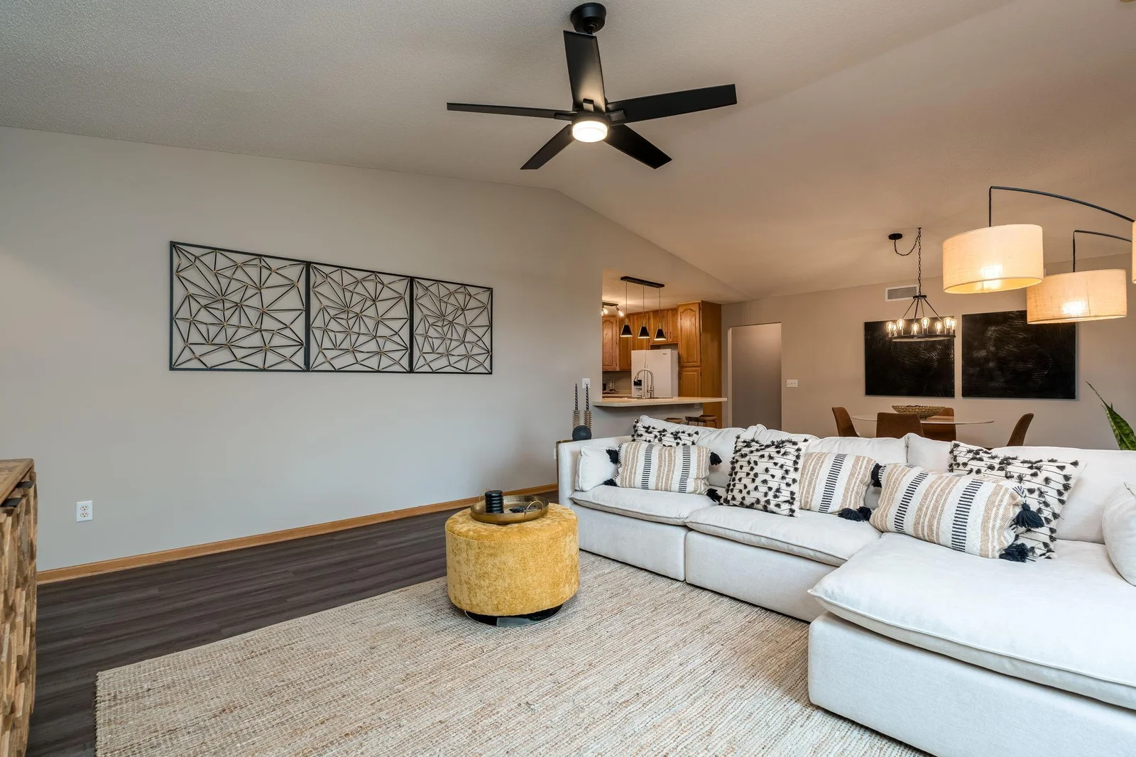 6-web-or-mls-623-e-rolling-hills-dr.jpg