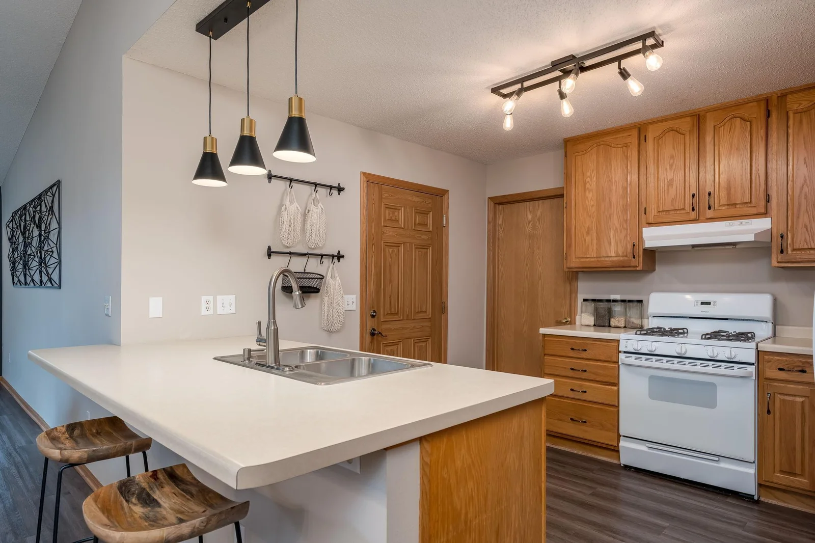 13-web-or-mls-623-e-rolling-hills-dr.jpg