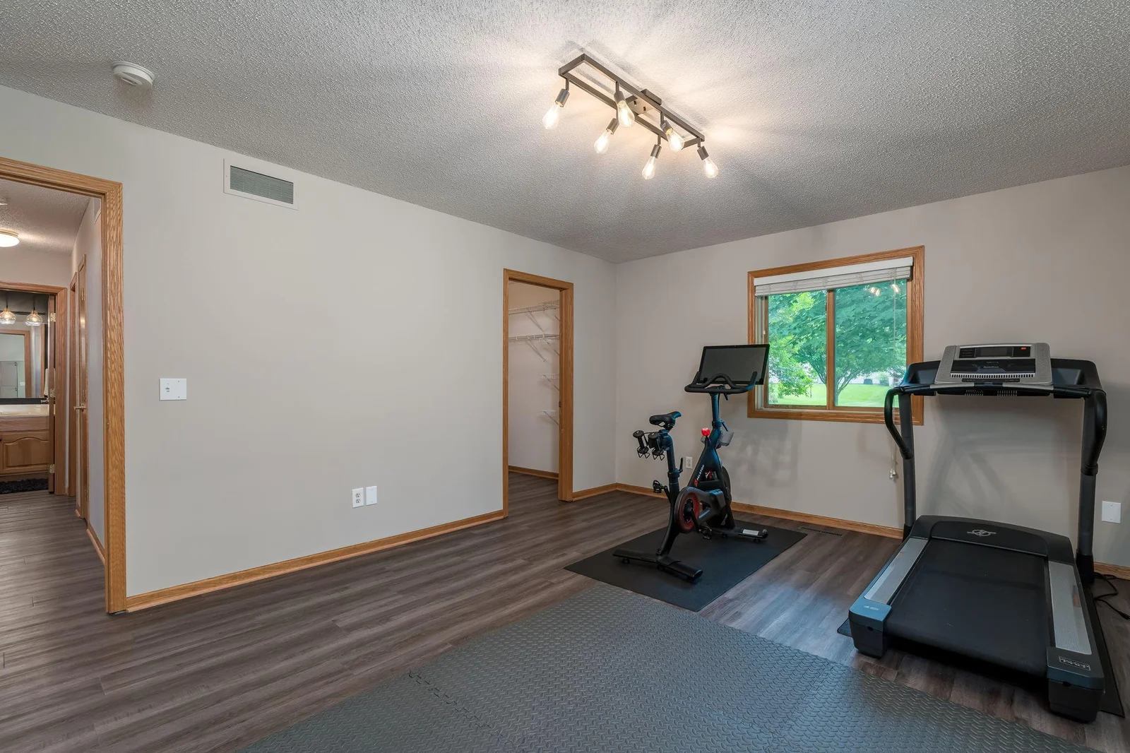 22-web-or-mls-623-e-rolling-hills-dr.jpg