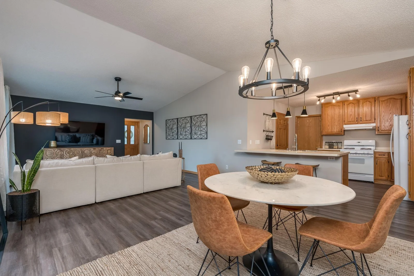 10-web-or-mls-623-e-rolling-hills-dr.jpg