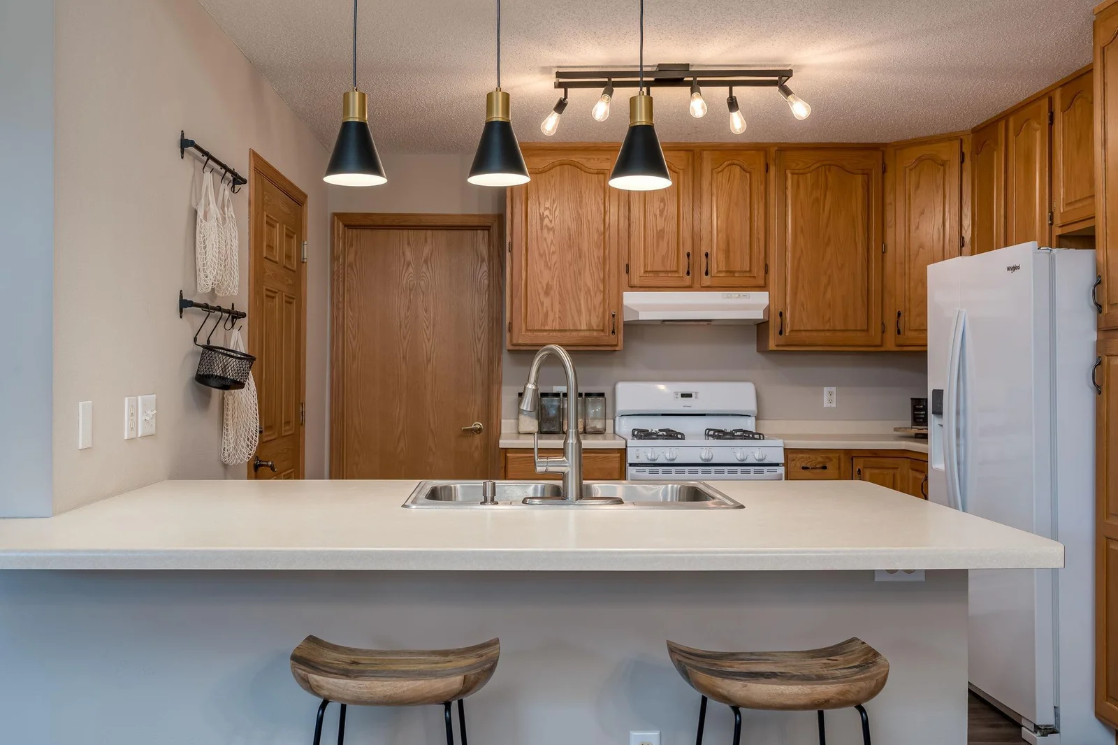 12-web-or-mls-623-e-rolling-hills-dr.jpg
