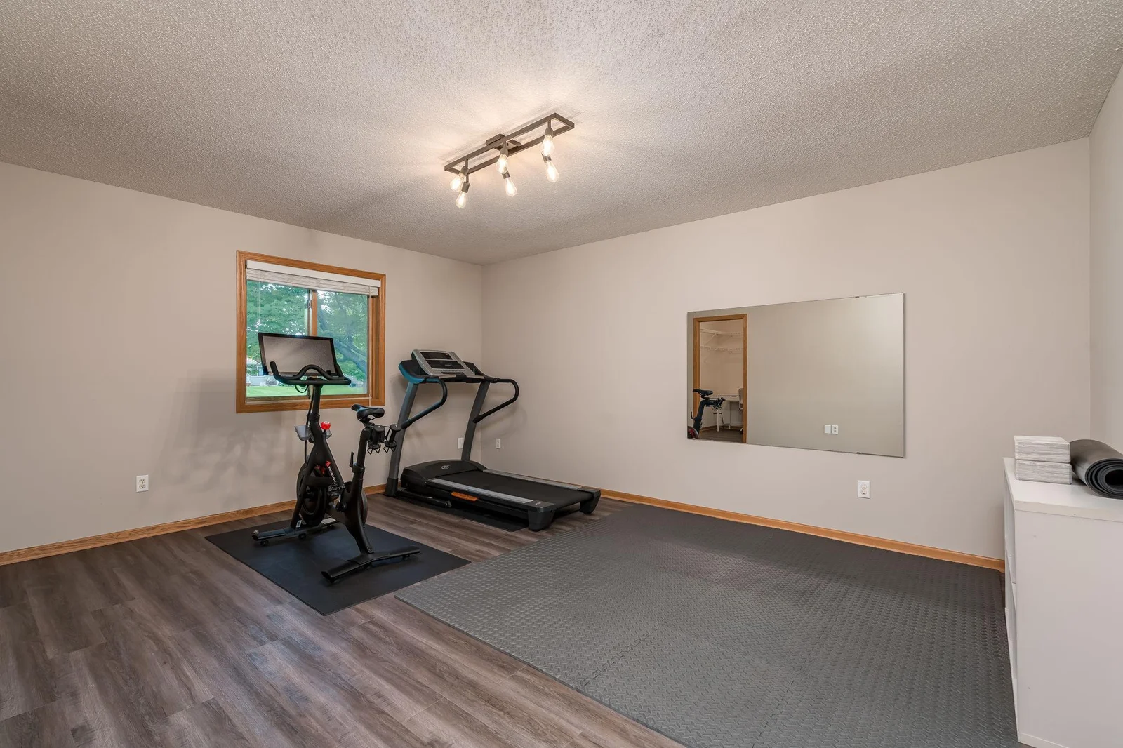 21-web-or-mls-623-e-rolling-hills-dr.jpg