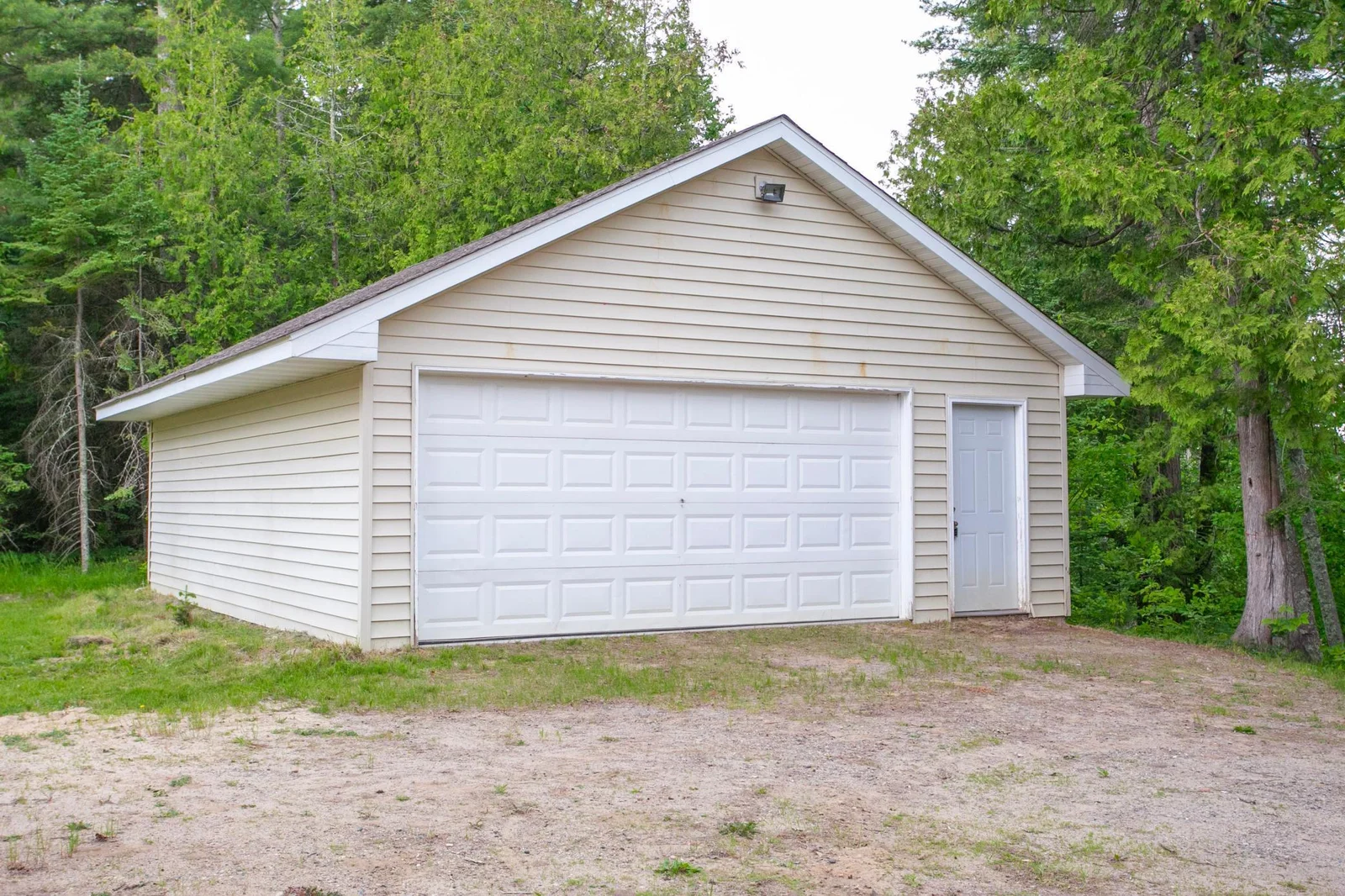 Detached garage