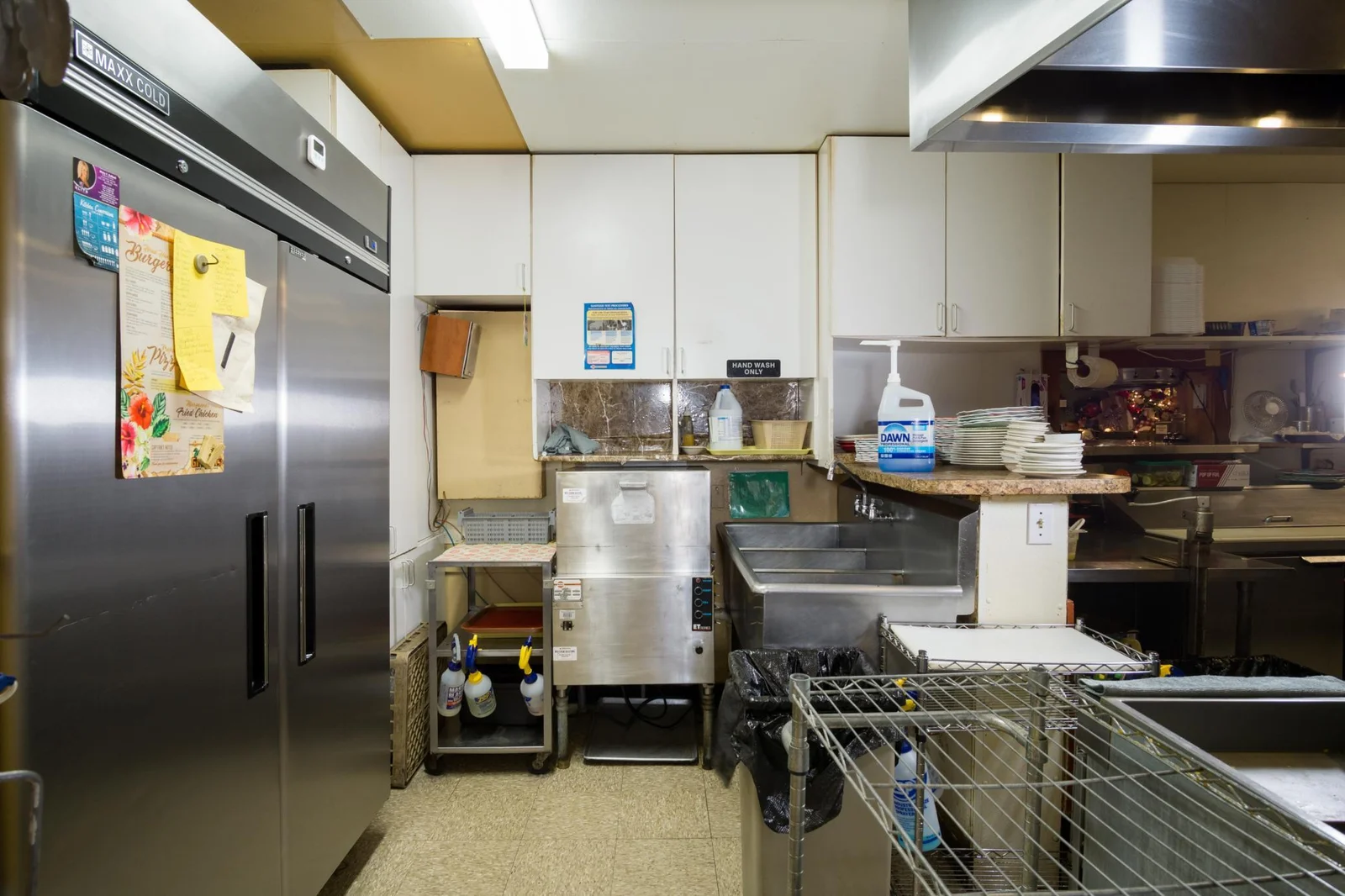 9 Kitchen.jpg