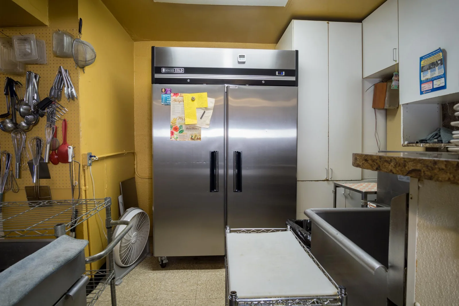 12 Kitchen.jpg