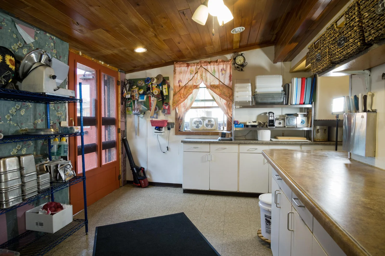 17 Main floor back room.jpg