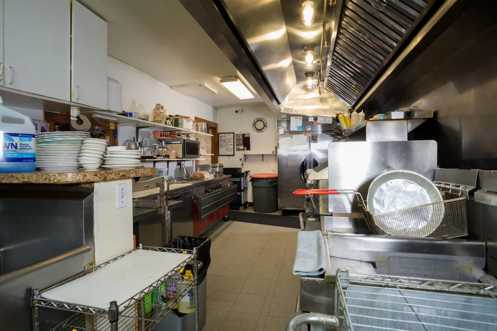 10 Kitchen.jpg